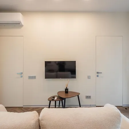 Green House Apartments With Parking And Bike Storage 克莱佩达