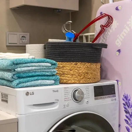 Green House Apartments With Parking And Bike Storage Apartmán