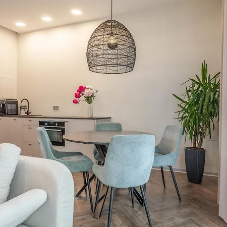 Green House Apartments With Parking And Bike Storage *