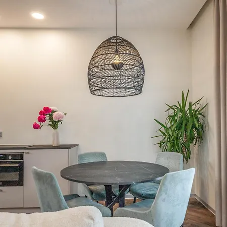 Green House Apartments With Parking And Bike Storage * 克莱佩达